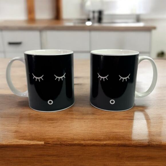 Set 2 Color Changing Heat Sensitive Coffee Tea Mugs Cups Ceramic Black & White - Picture 1 of 7